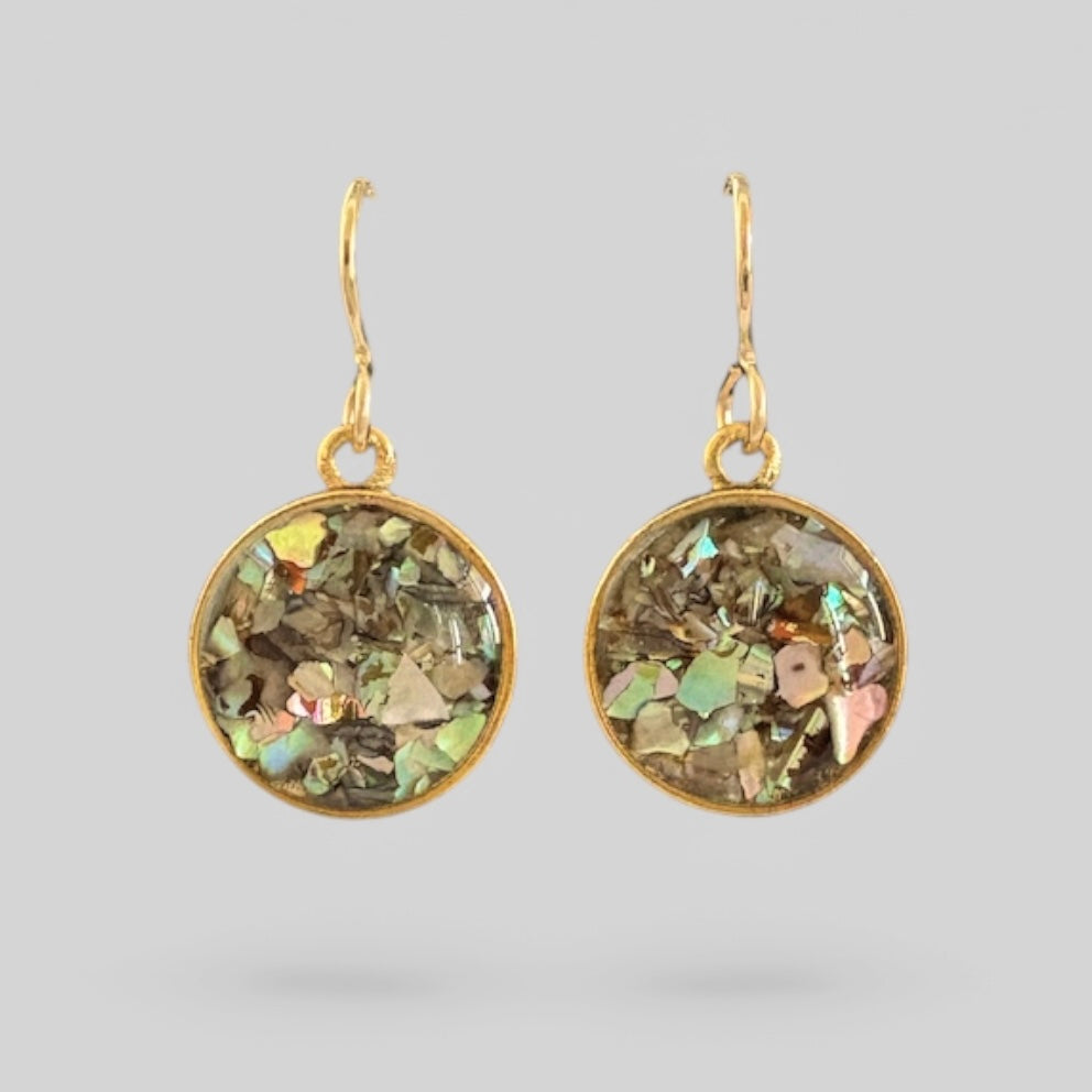 June & Simple Abalone Circle Earrings M Size — close-up of iridescent abalone detail